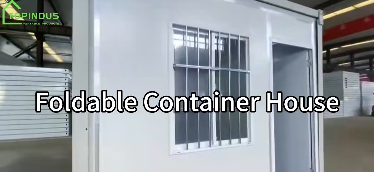 Um espelho de uma casa dobrável pré-fabricada