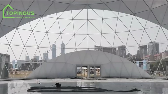 Explorando as vantagens das grandes tendas de aço em formato de cúpula para espaços externos modernos.